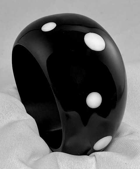 LG357 big asymmetrical black lucite bangle/white dots